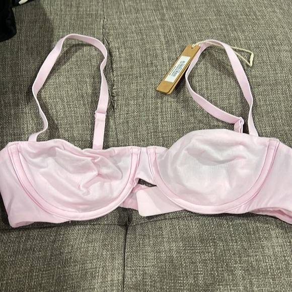 Skims Underwire Bra - Picture 2 of 14